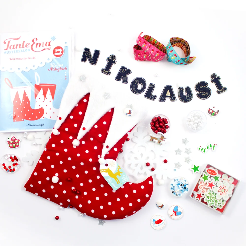 Roter Nikolausstiefel mit Stoff und Nikolaus-Dekoration